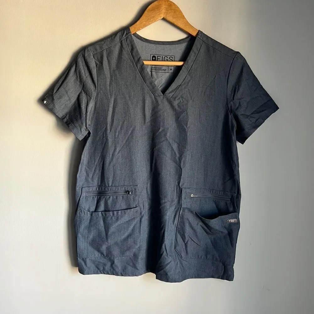 Figs scrub zipper pockets